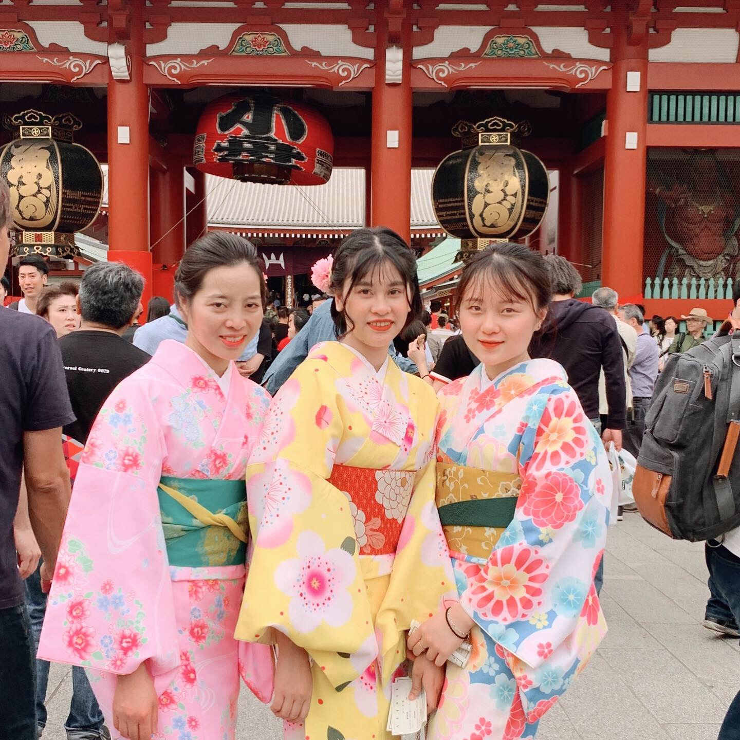 三社祭最終日！本日は朝から夜遅くまでお神輿、お囃子が賑やかに浅草に響いています^_^