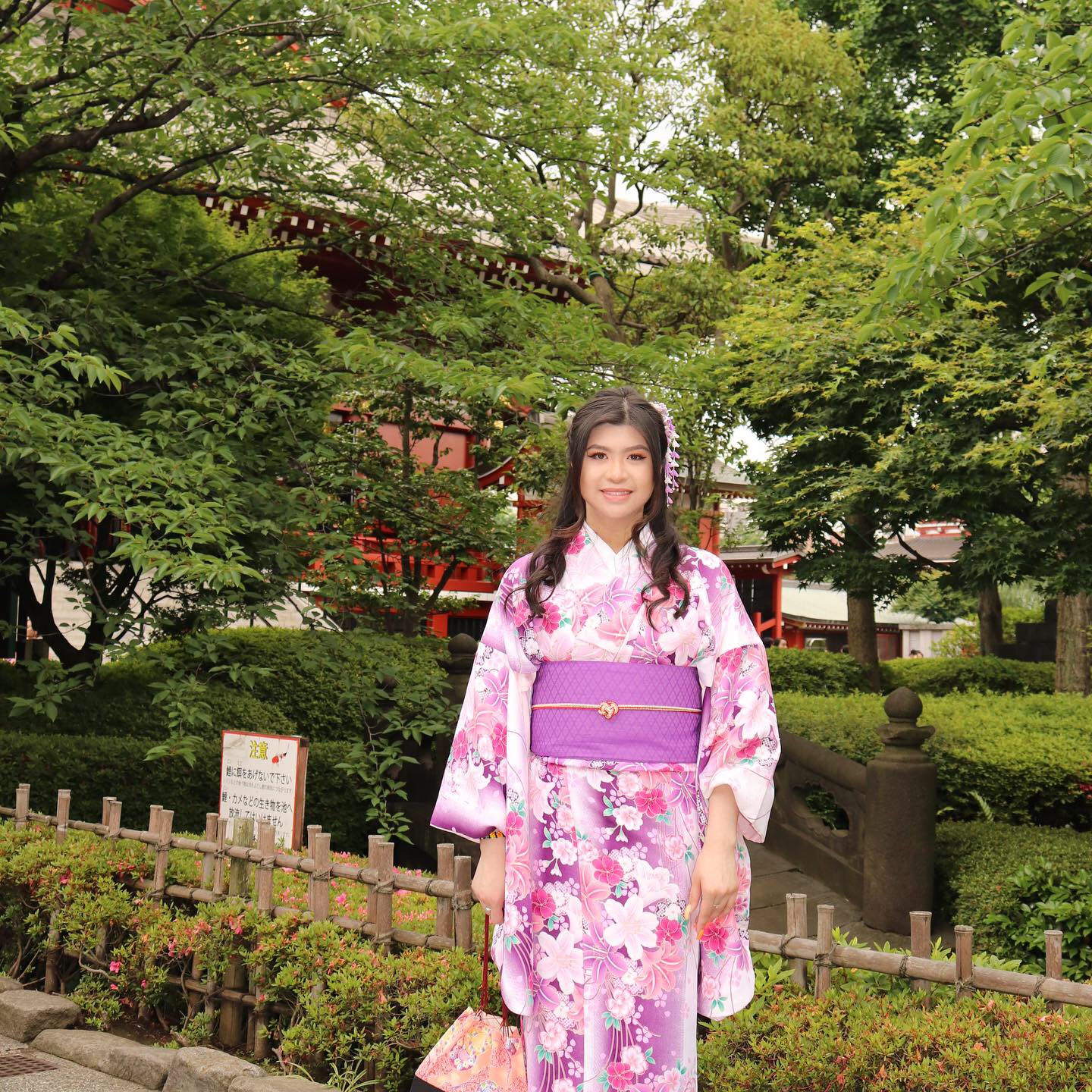 新緑の浅草寺にて