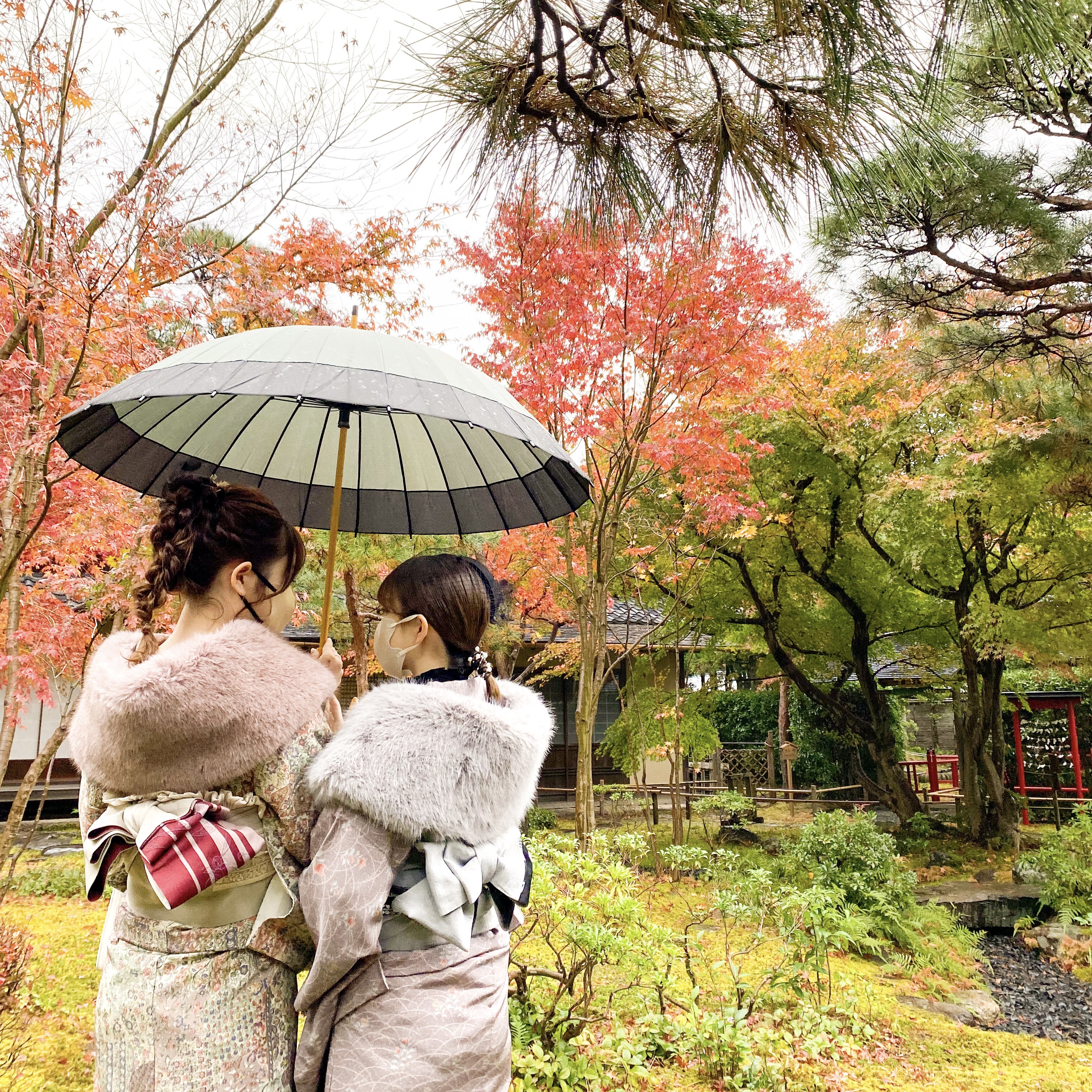 雨の日の散策に。和風の番傘無料貸し出し中