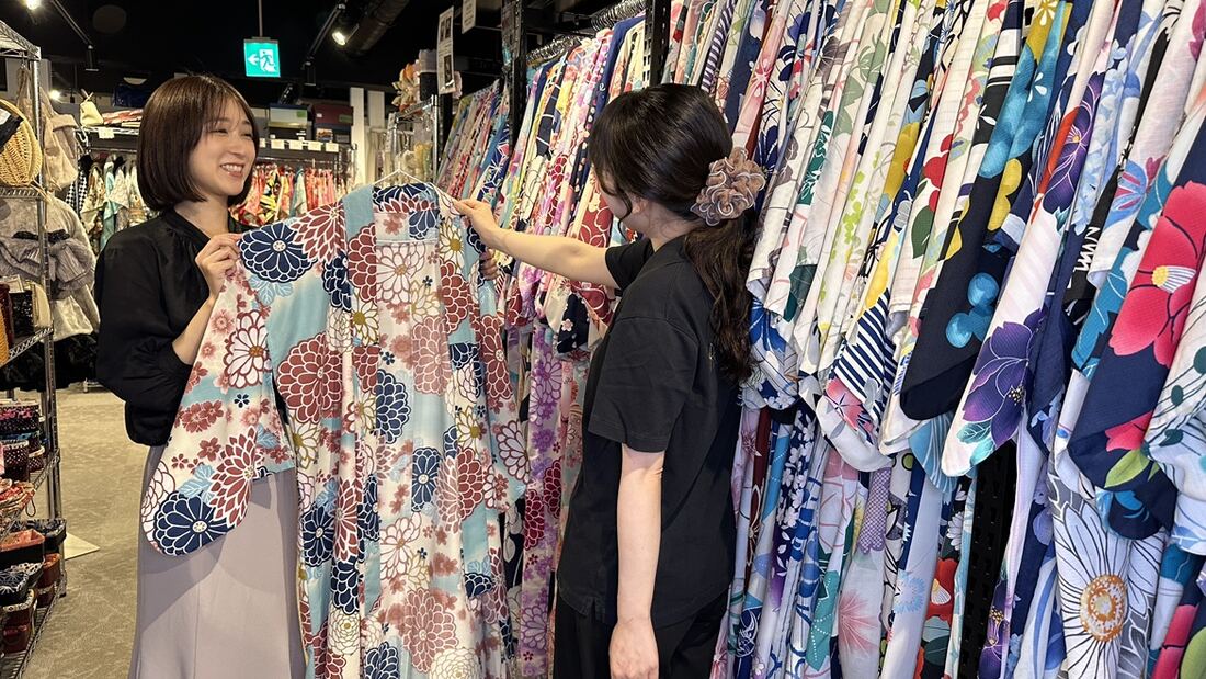 店內的和服架